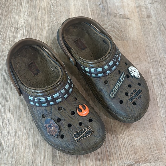CROCS | Unisex Kid’s Star Wars Chewbacca Classic Lined Clogs - Picture 4 of 8